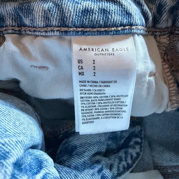 American Eagle Strigid Denim Mom Shorts Distressed Light Blue - Picture 7 of 7